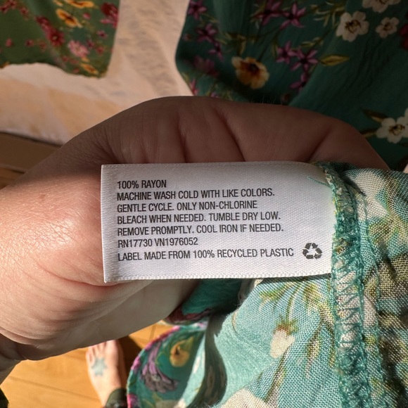 100% Rayon wide leg jumpsuit - Picture 3 of 8